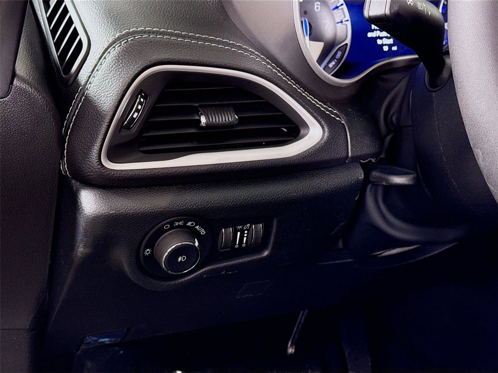 New 2026 Chrysler Pacifica Select image 5