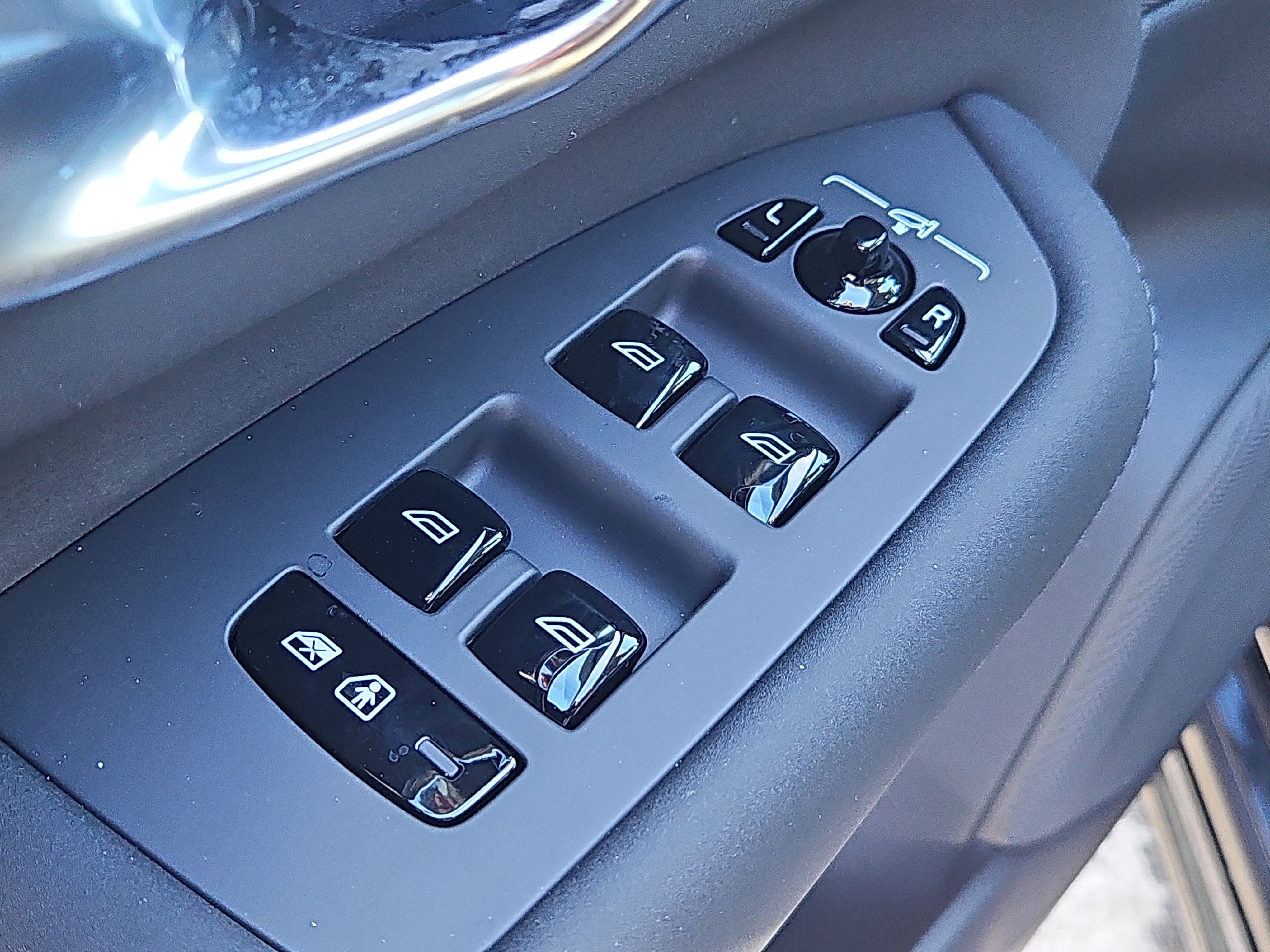 New 2026 Volvo XC90 B6 Plus w/ Protection Package Premier image 19