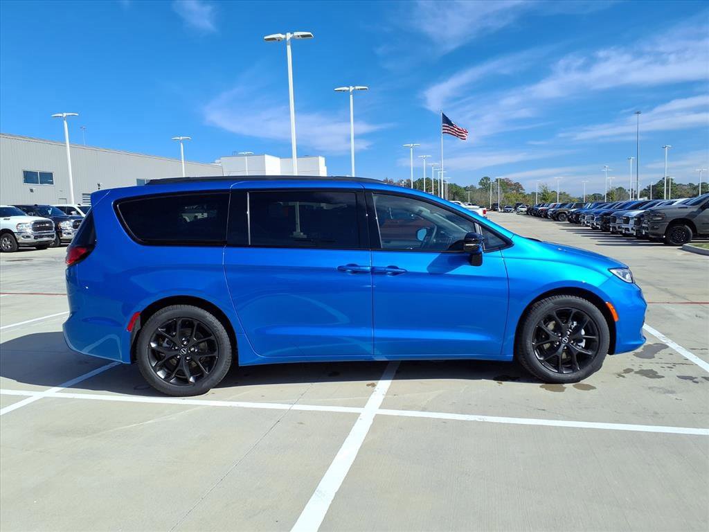 New 2026 Chrysler Pacifica Limited w/ S Appearance Package image 5