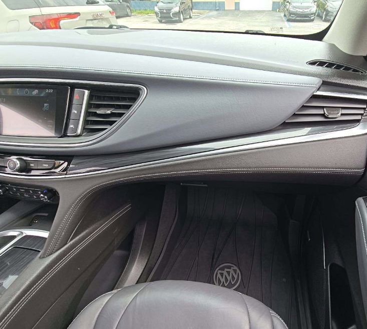 Used 2018 Buick Enclave Premium image 21