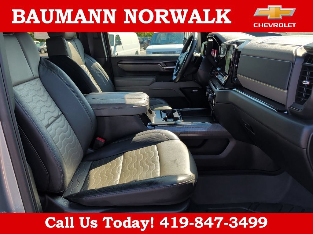 Used 2025 Chevrolet Silverado 2500 ZR2 w/ Technology Package AWD/4WD image 37