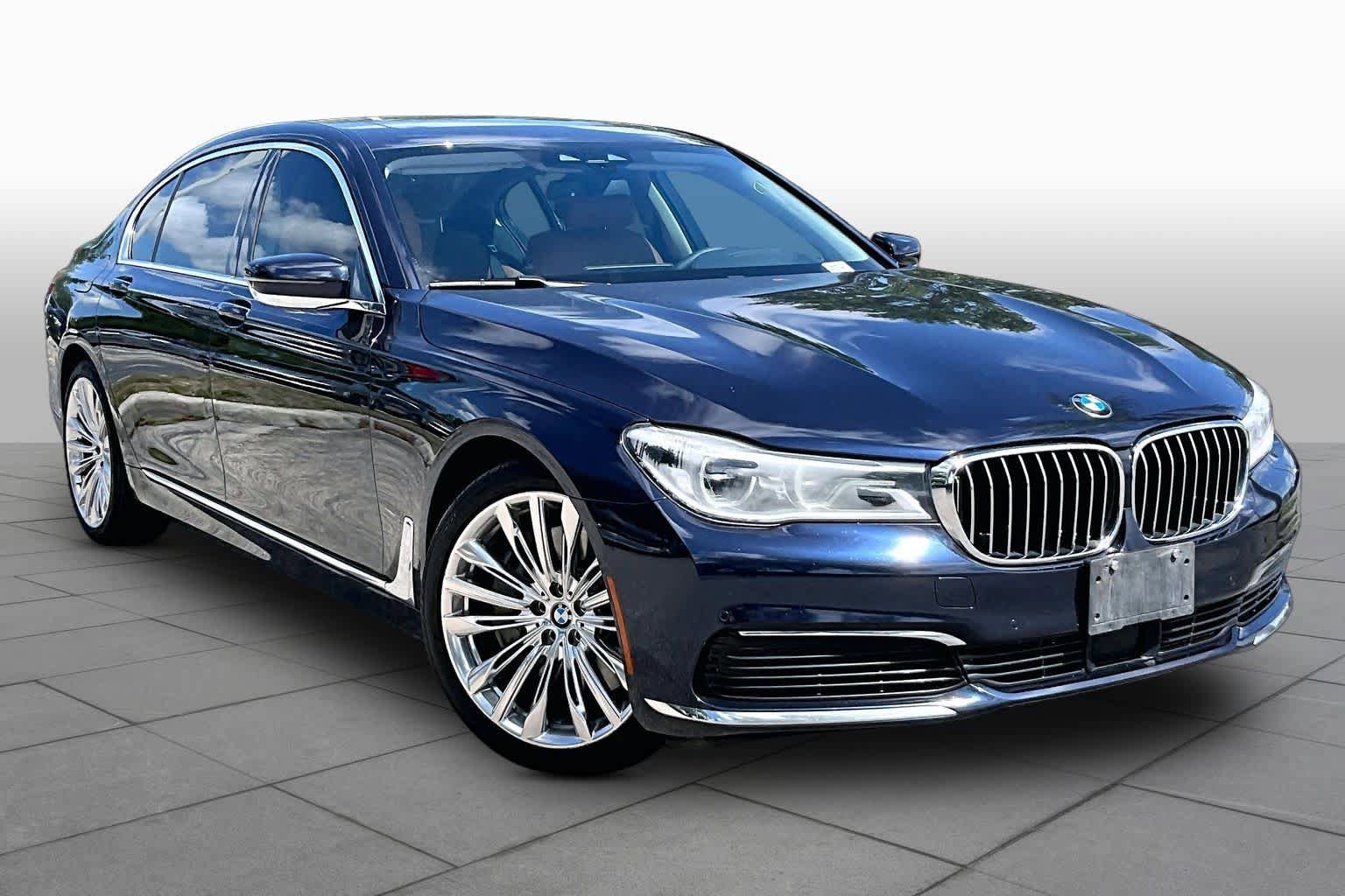 Used 2019 BMW 750i image 3