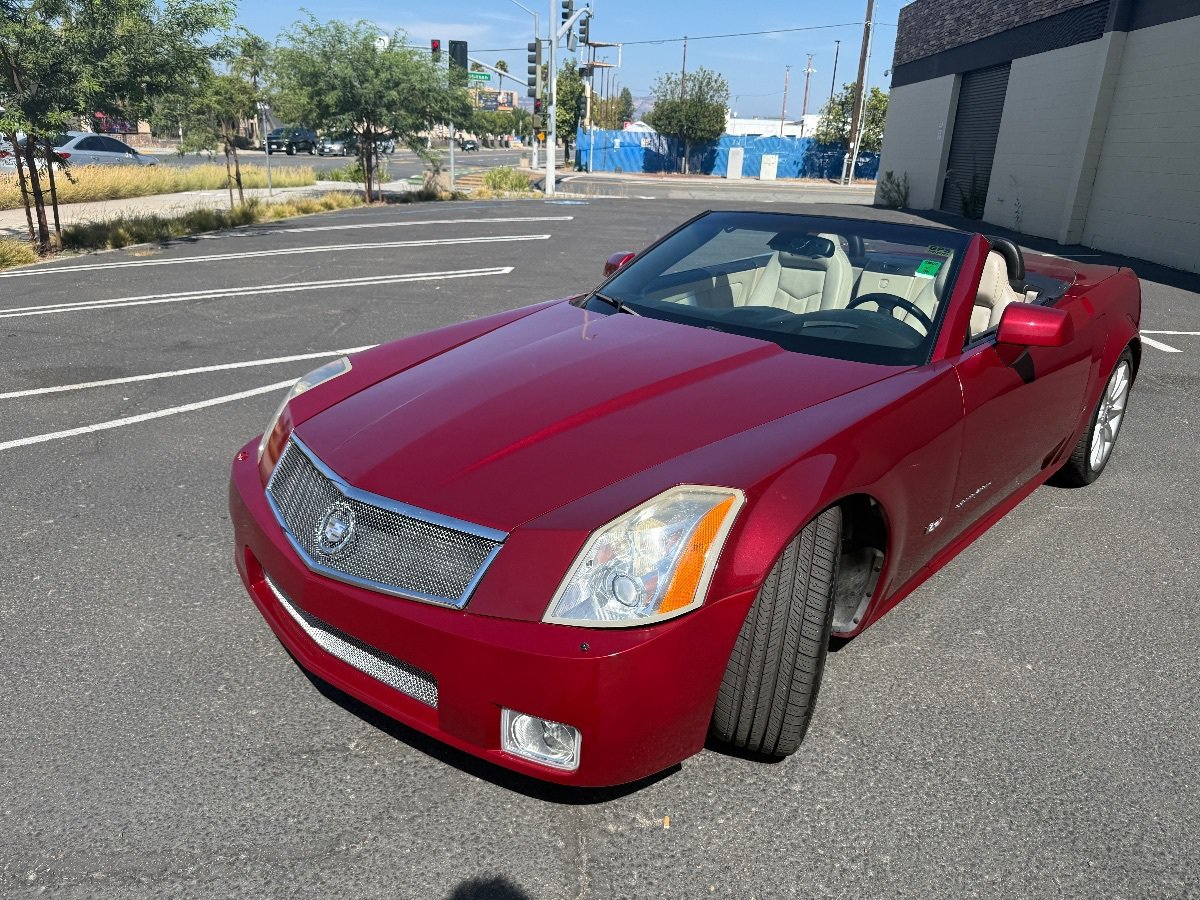 Used 2006 Cadillac XLR V RWD image 3