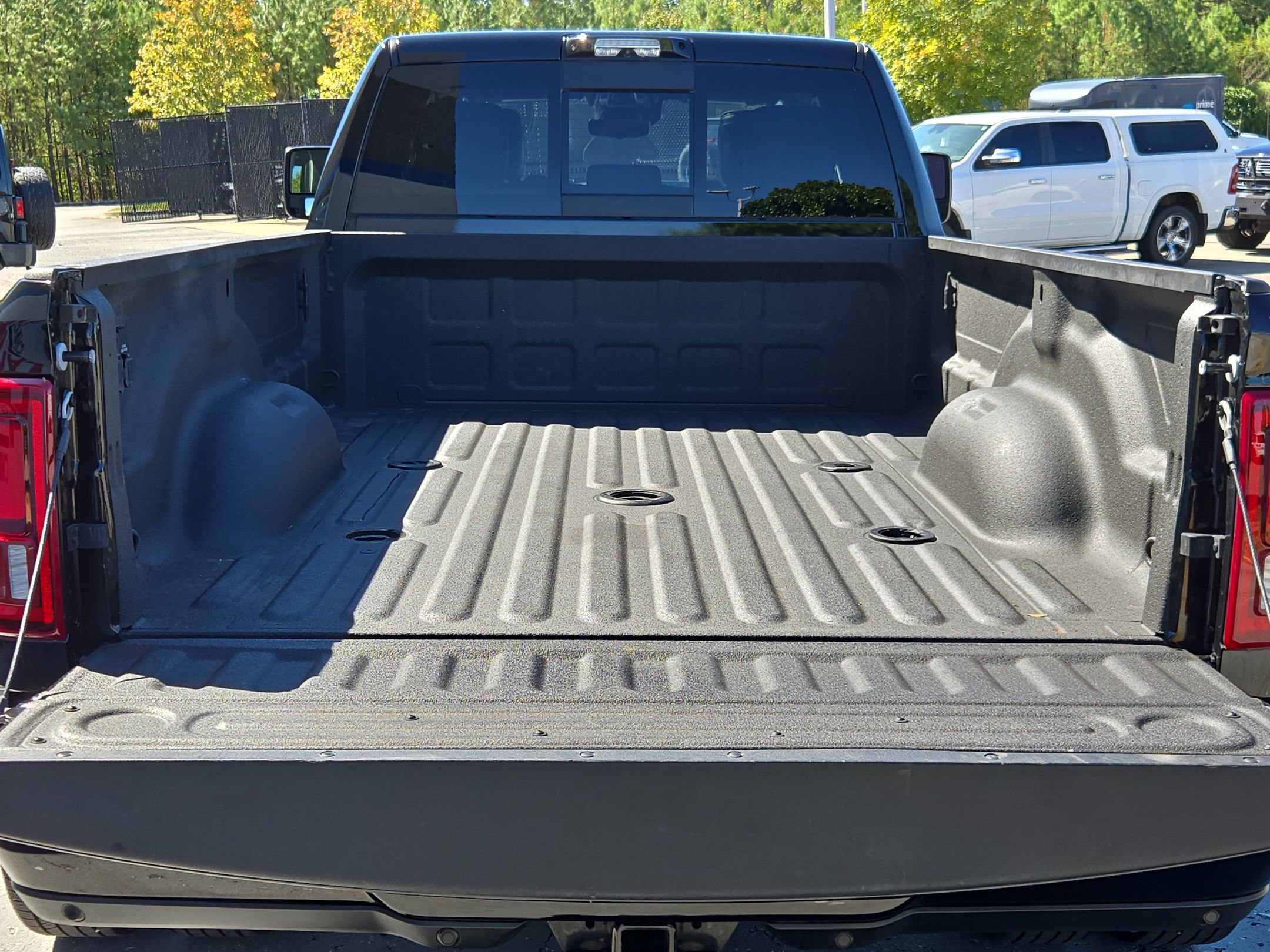 Used 2025 RAM 3500 Laramie AWD/4WD image 18