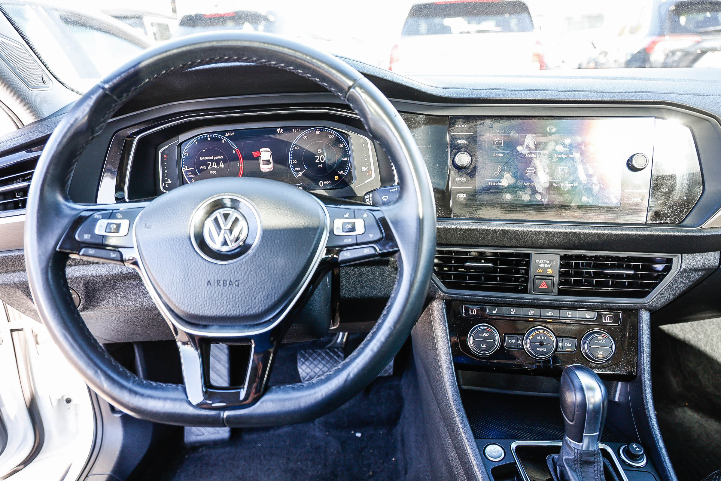 Used 2019 Volkswagen Jetta SEL Premium FWD image 3