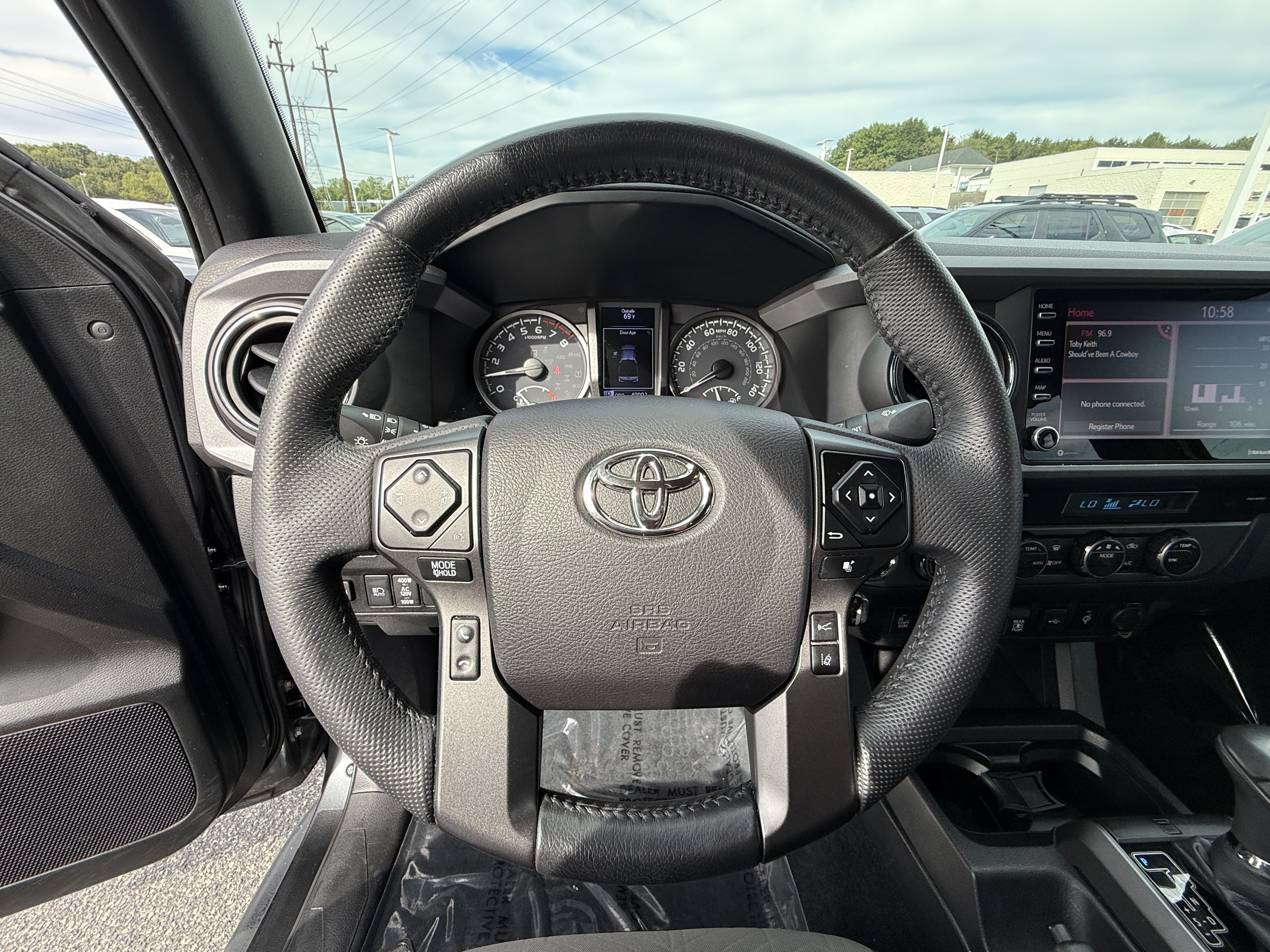 Used 2021 Toyota Tacoma TRD Off-Road w/ Technology Package AWD/4WD image 18