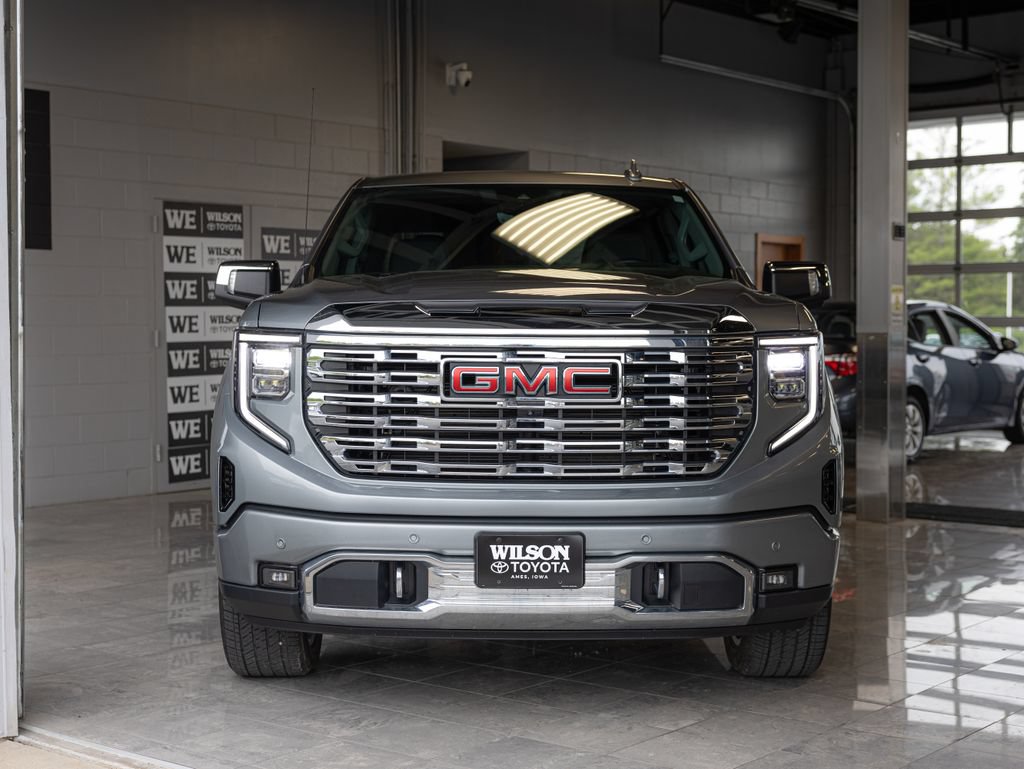 Used 2025 GMC Sierra 1500 Denali w/ Denali Reserve Package AWD/4WD image 3