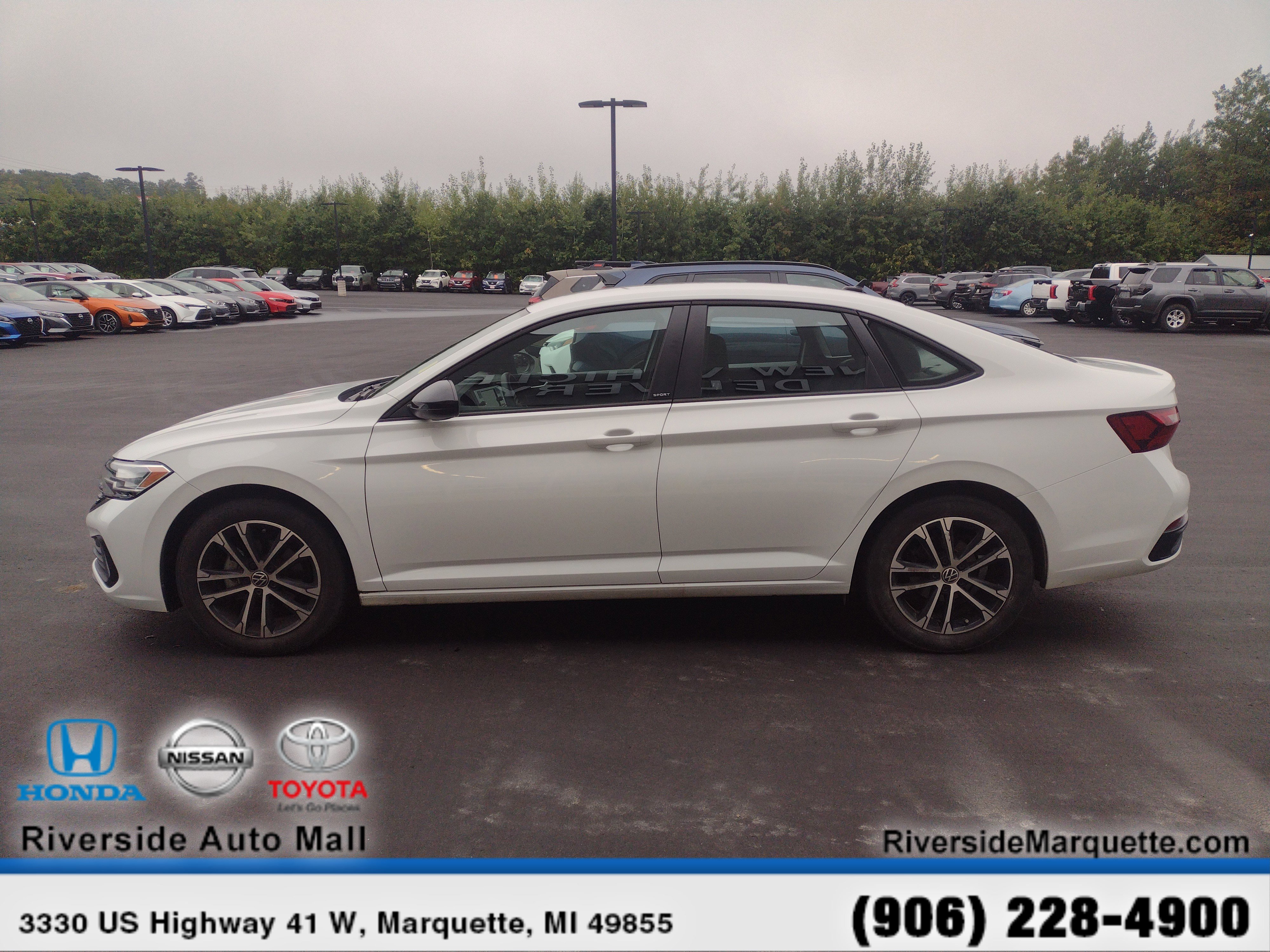 Used 2024 Volkswagen Jetta Sport image 4