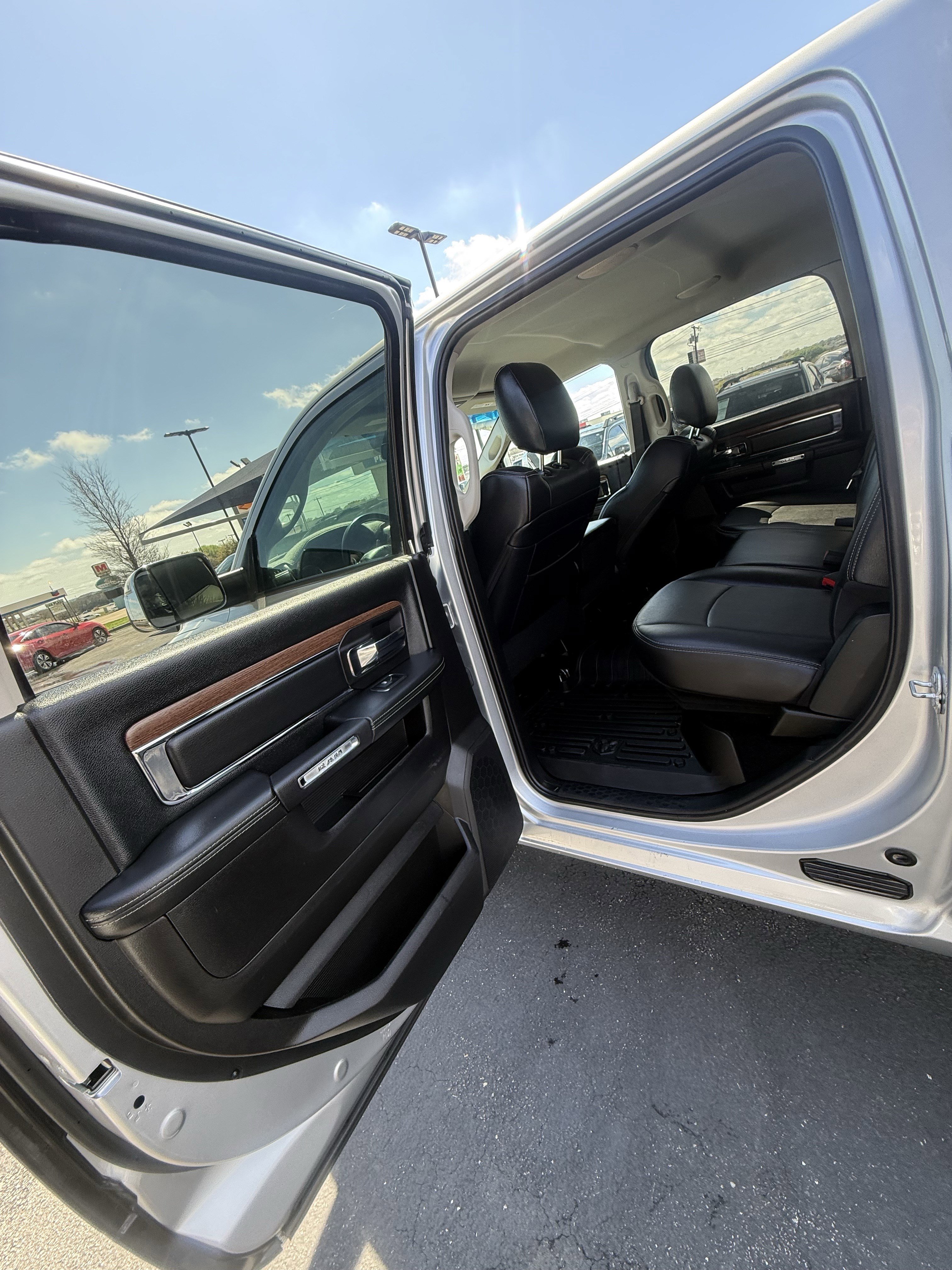 Used 2017 RAM 2500 Laramie image 9