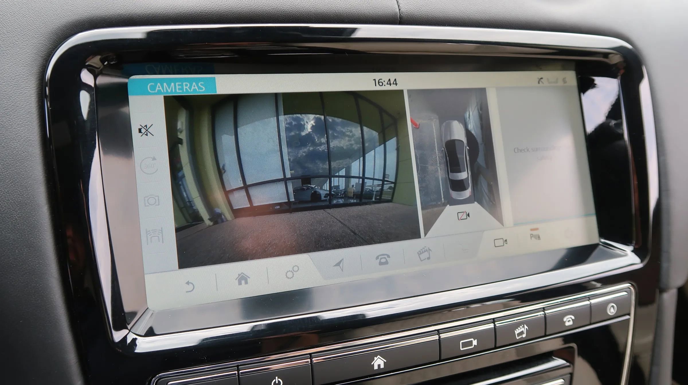 Used 2019 Jaguar XJ L Portfolio image 34