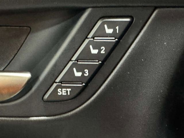 Used 2020 Lexus LX 570 4WD w/ 3rd Row & Luxury Pkg image 19