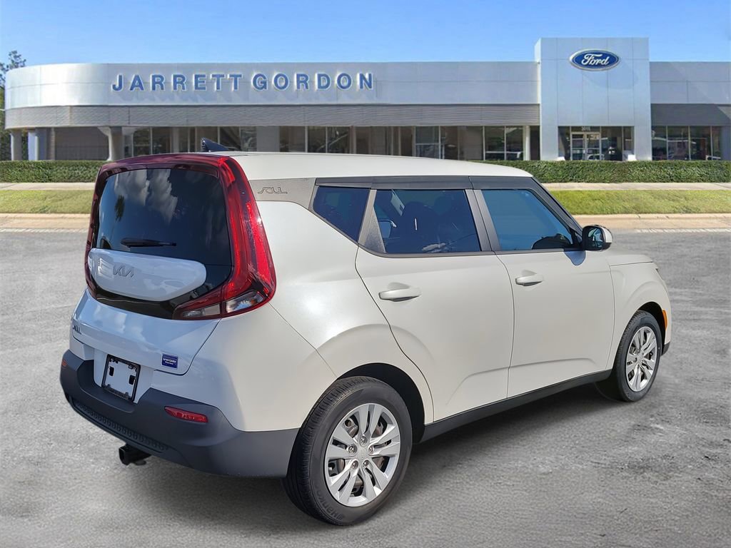 Used 2022 Kia Soul LX image 4