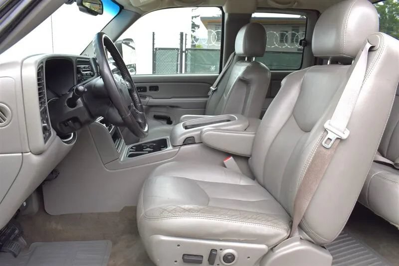 Used 2005 Chevrolet Silverado 2500 LT w/ Heavy-Duty Power Package AWD/4WD image 11