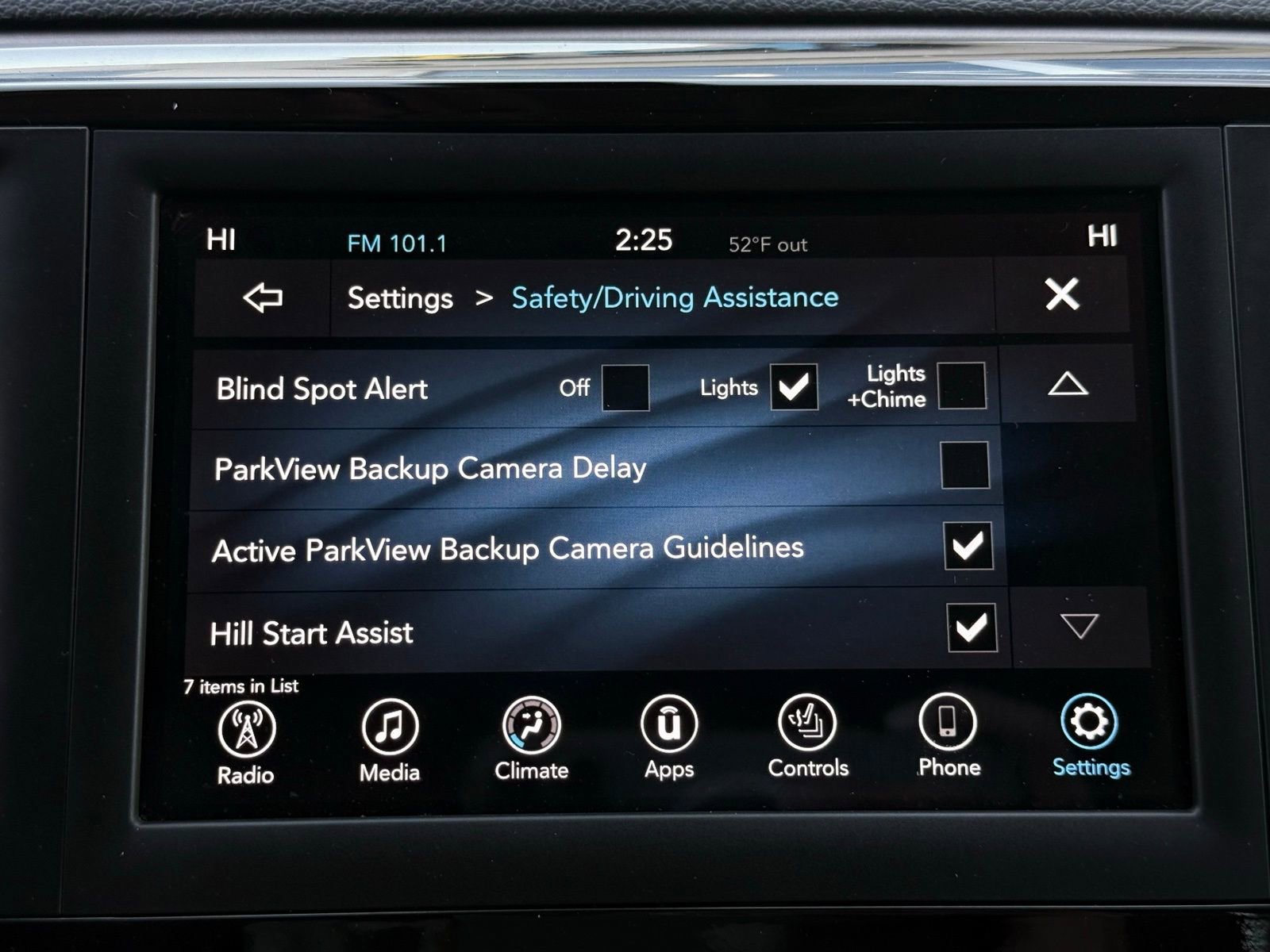 Used 2018 Chrysler Pacifica Touring-L image 41