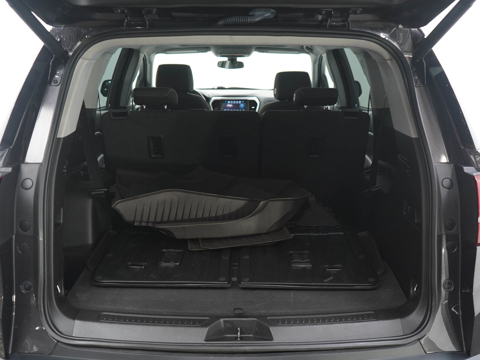 Used 2018 GMC Acadia SLE AWD/4WD image 16