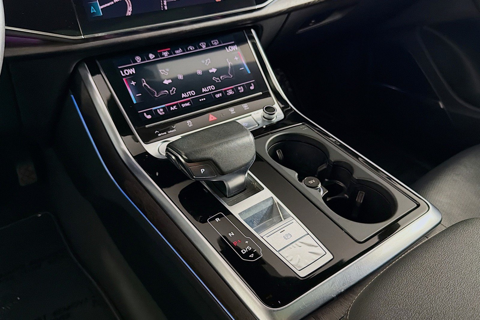 Used 2019 Audi Q8 Prestige w/ Towing Package AWD/4WD image 6