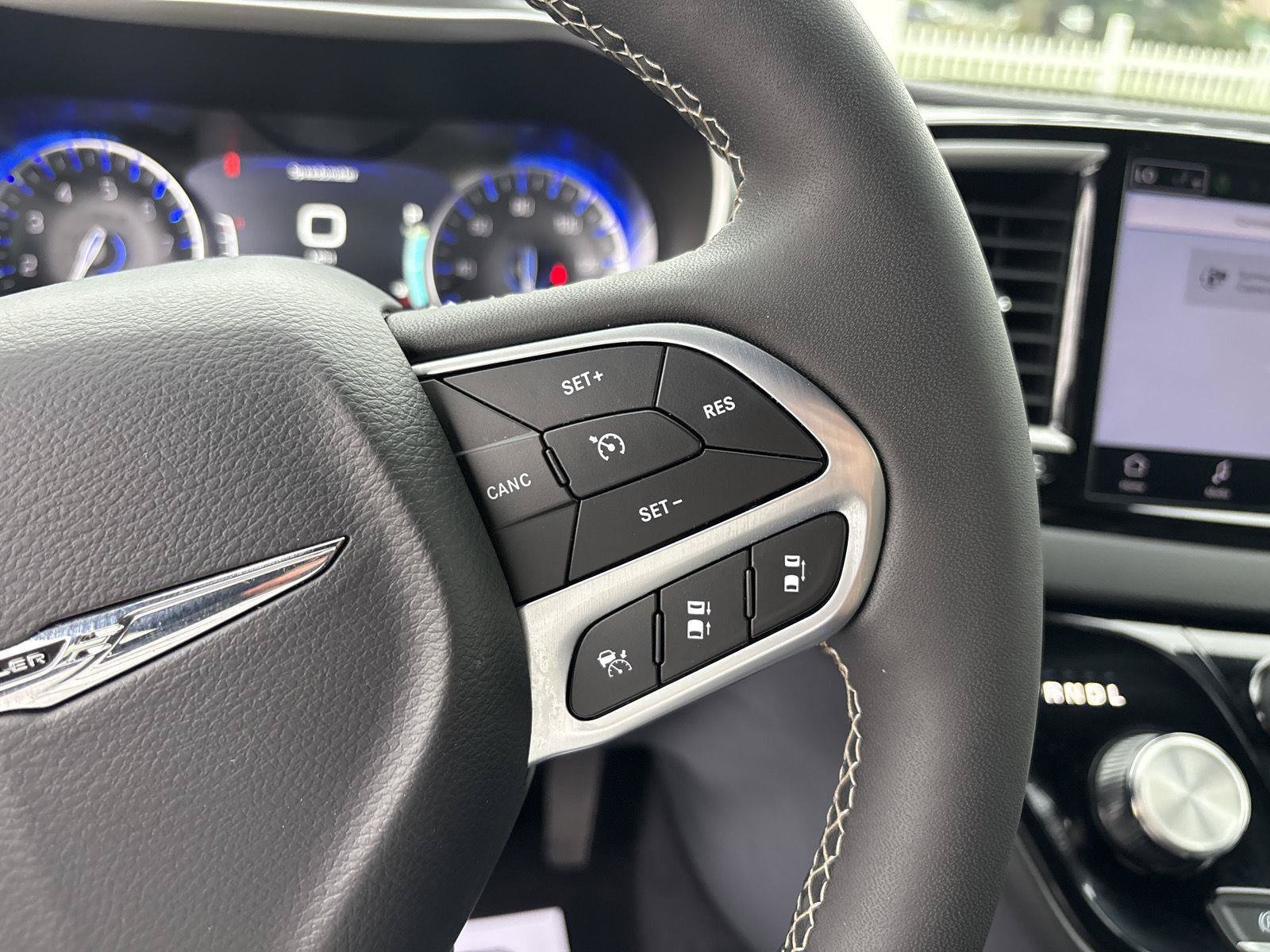 Used 2026 Chrysler Pacifica Select FWD image 19