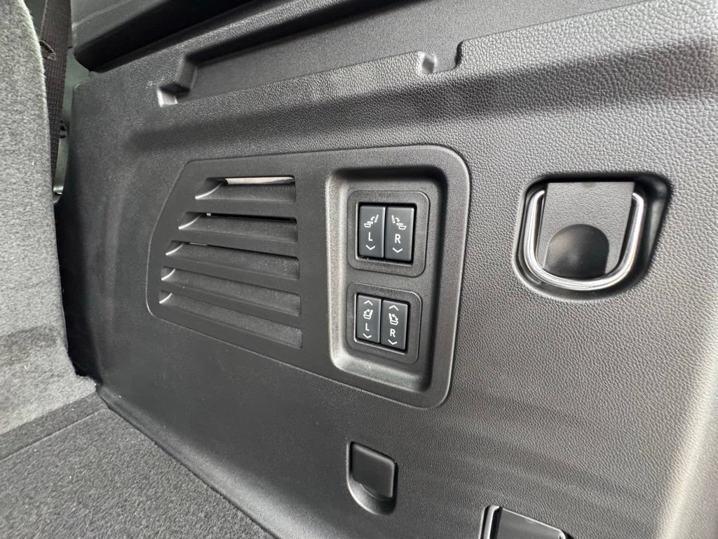 Used 2026 Chevrolet Traverse RS AWD/4WD image 42