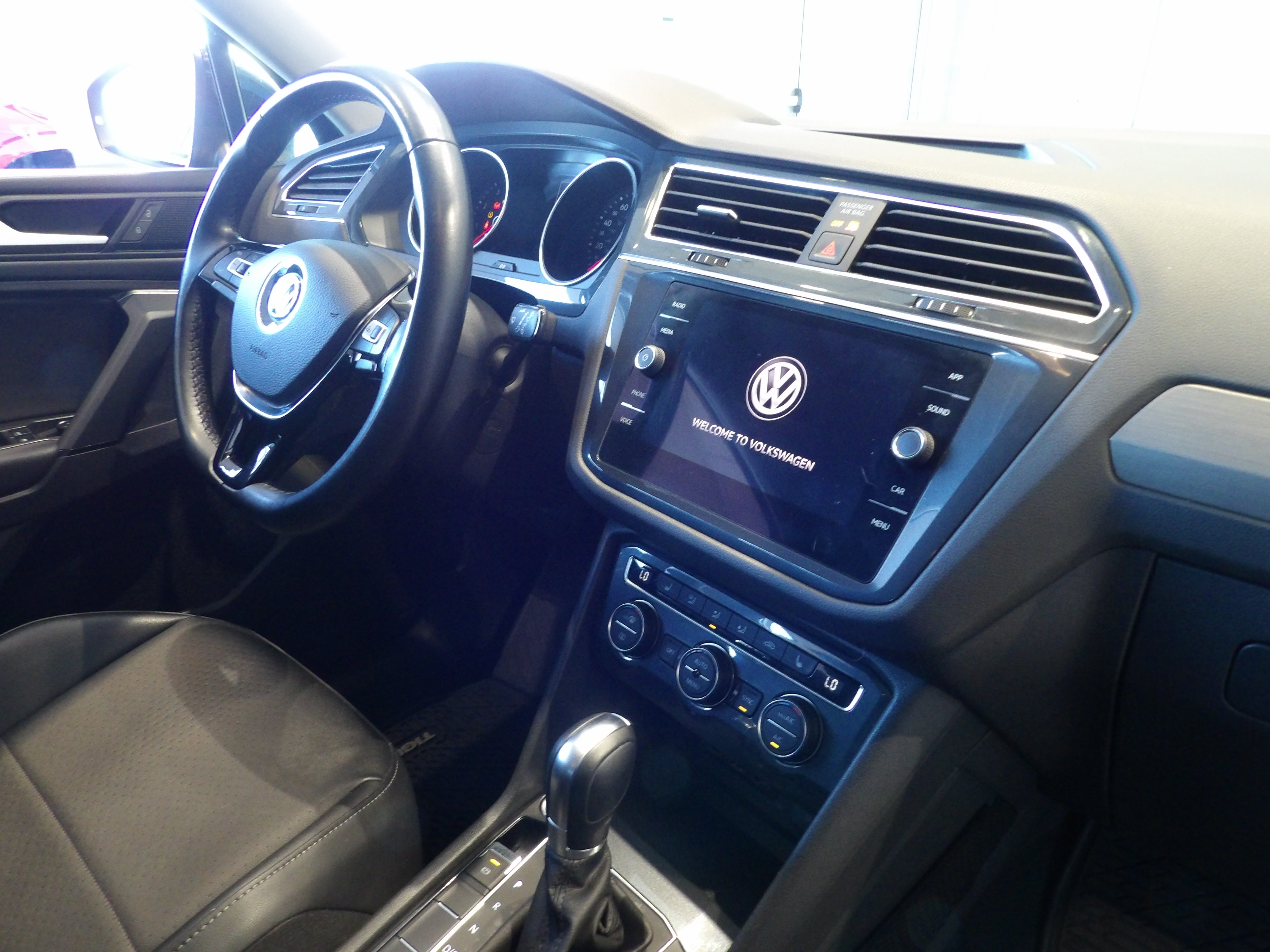 Used 2019 Volkswagen Tiguan SE AWD/4WD image 24