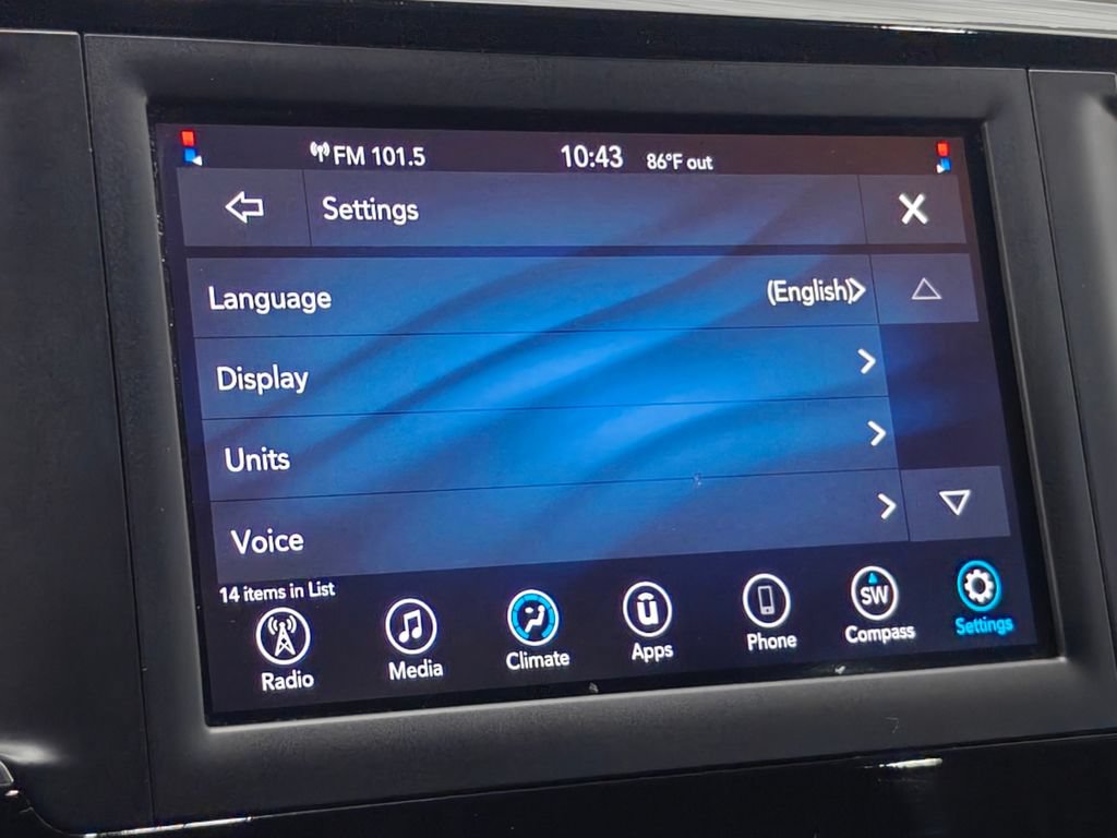 Used 2020 Chrysler Voyager L FWD image 36