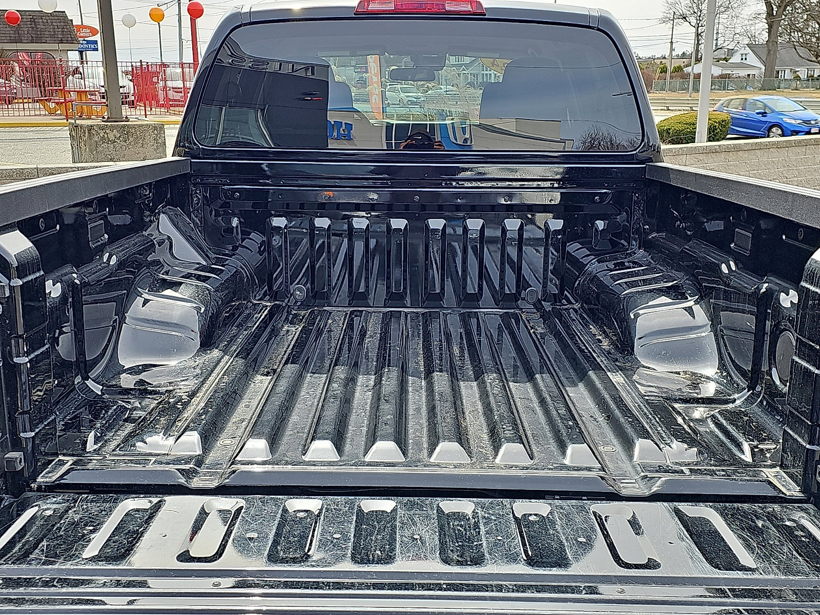 Certified 2024 Nissan Frontier SV image 27