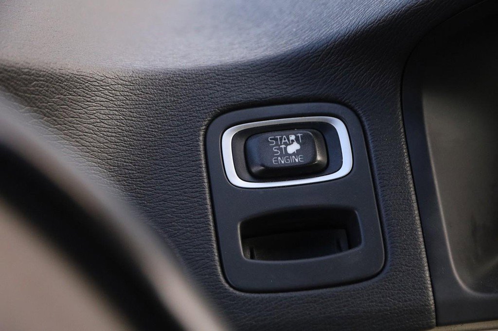 Used 2016 Volvo XC70 T5 Premier w/ Proximity Package image 16