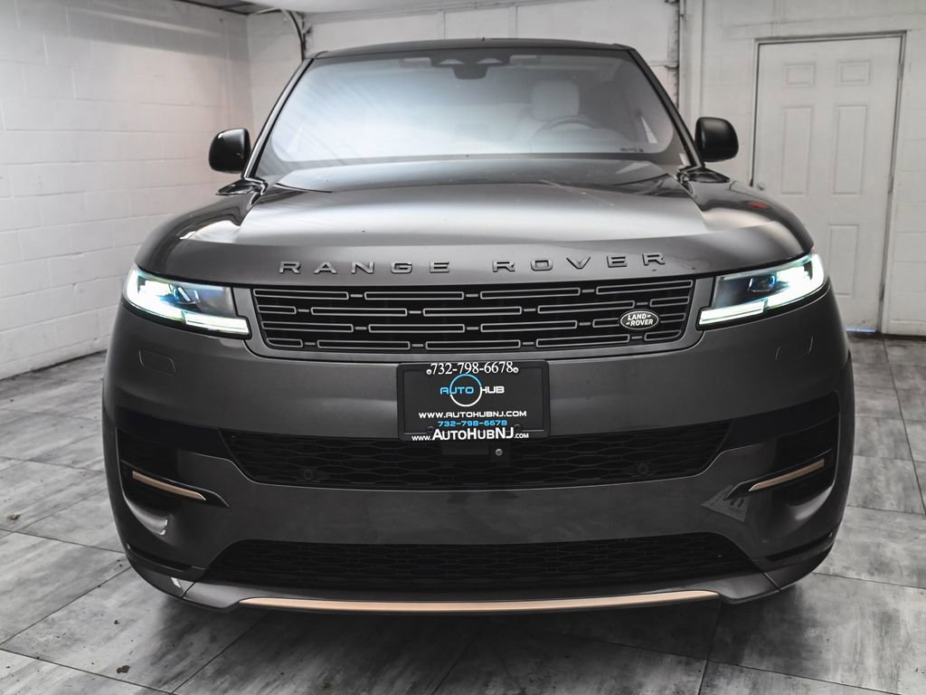 Used 2023 Land Rover Range Rover Sport SE Dynamic image 2
