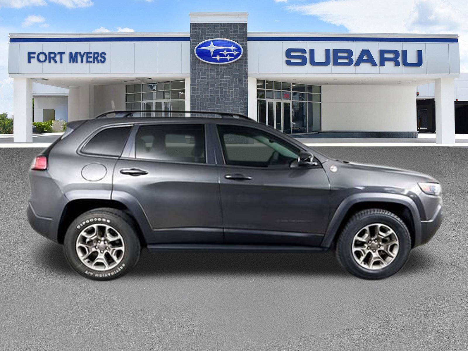 Used 2022 Jeep Cherokee Trailhawk AWD/4WD image 2