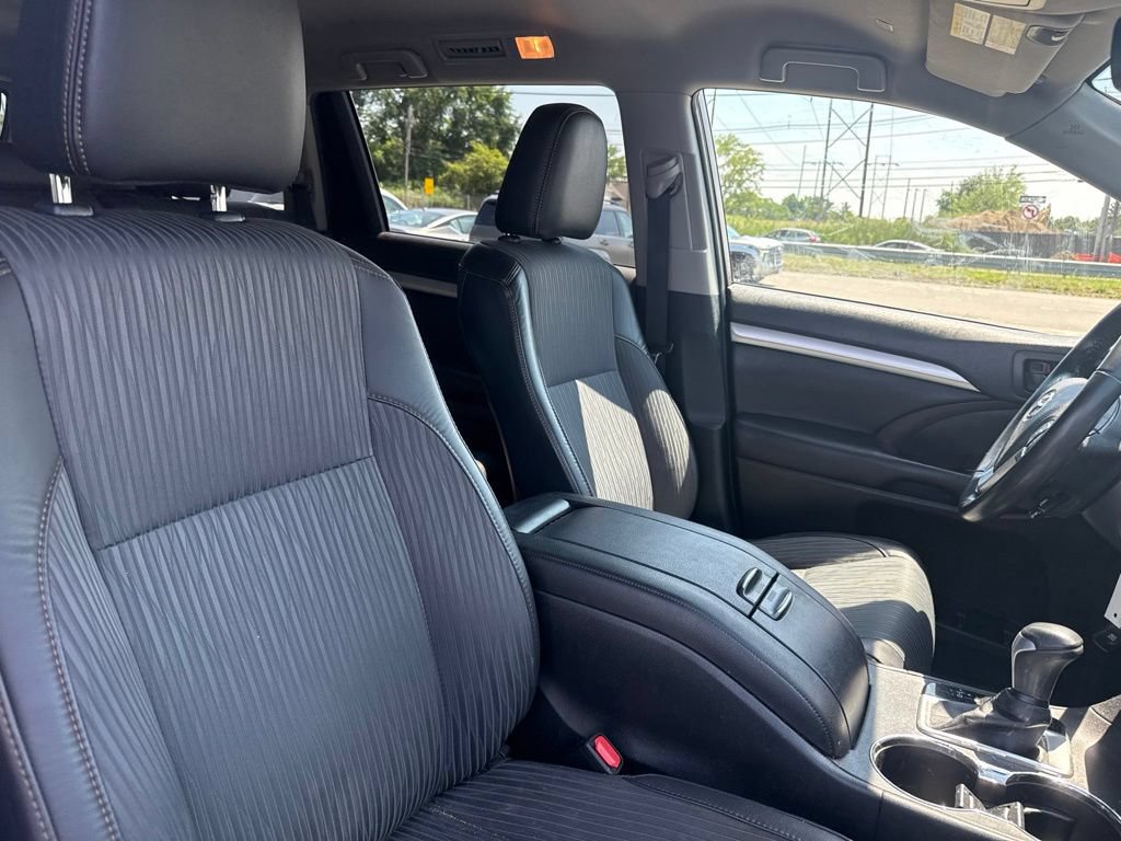 Used 2019 Toyota Highlander Plus AWD/4WD image 17