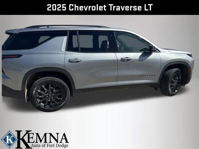 Used 2025 Chevrolet Traverse LT w/ Midnight/Sport Edition image 8