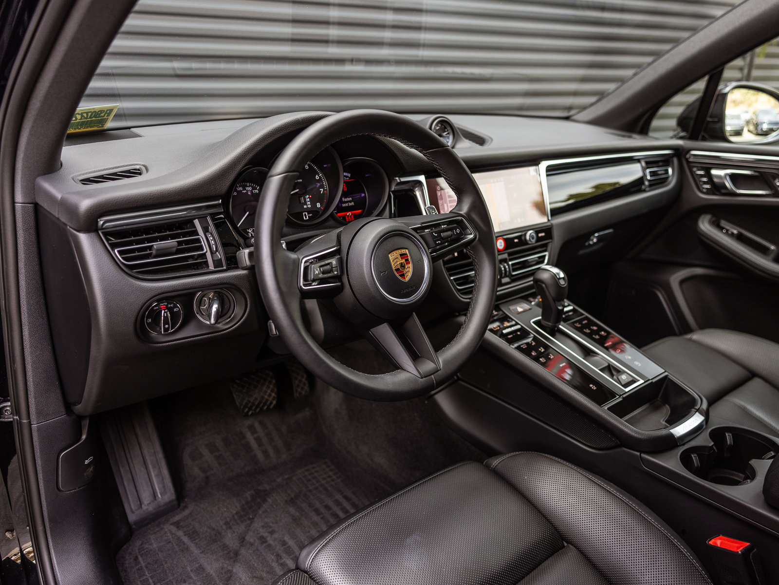 Certified 2026 Porsche Macan AWD/4WD image 4