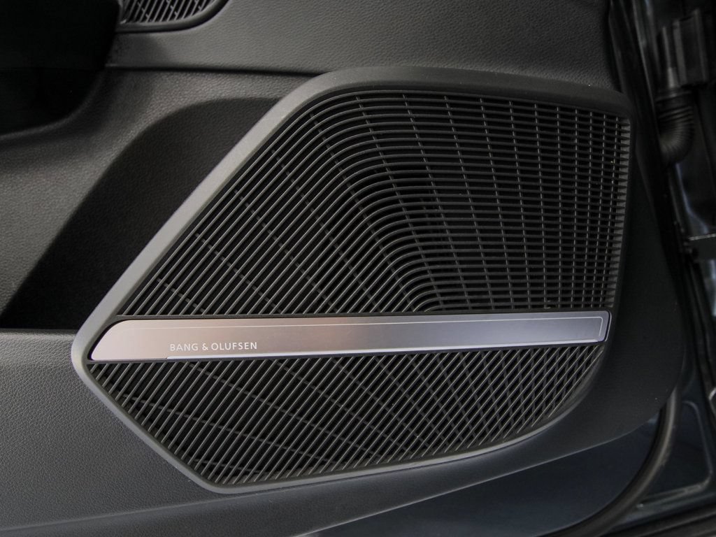 Used 2024 Audi Q5 e Premium Plus w/ Premium Plus Package AWD/4WD image 25