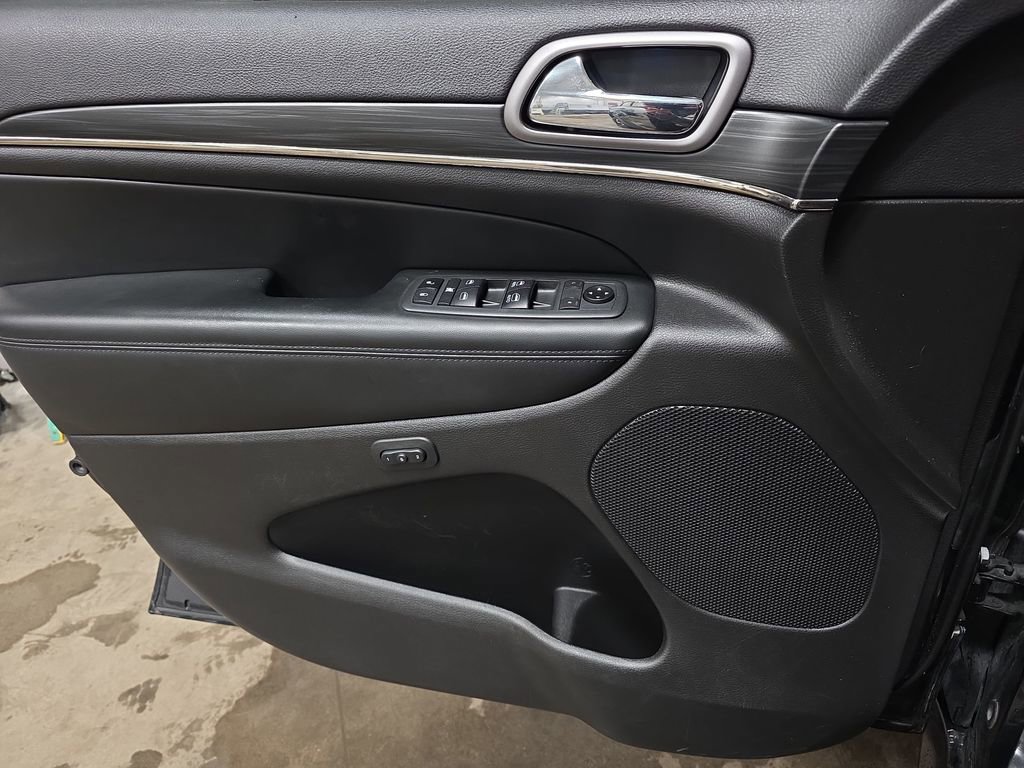 Used 2020 Jeep Grand Cherokee Limited X image 28