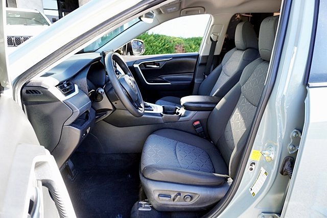 Used 2021 Toyota RAV4 XLE image 14