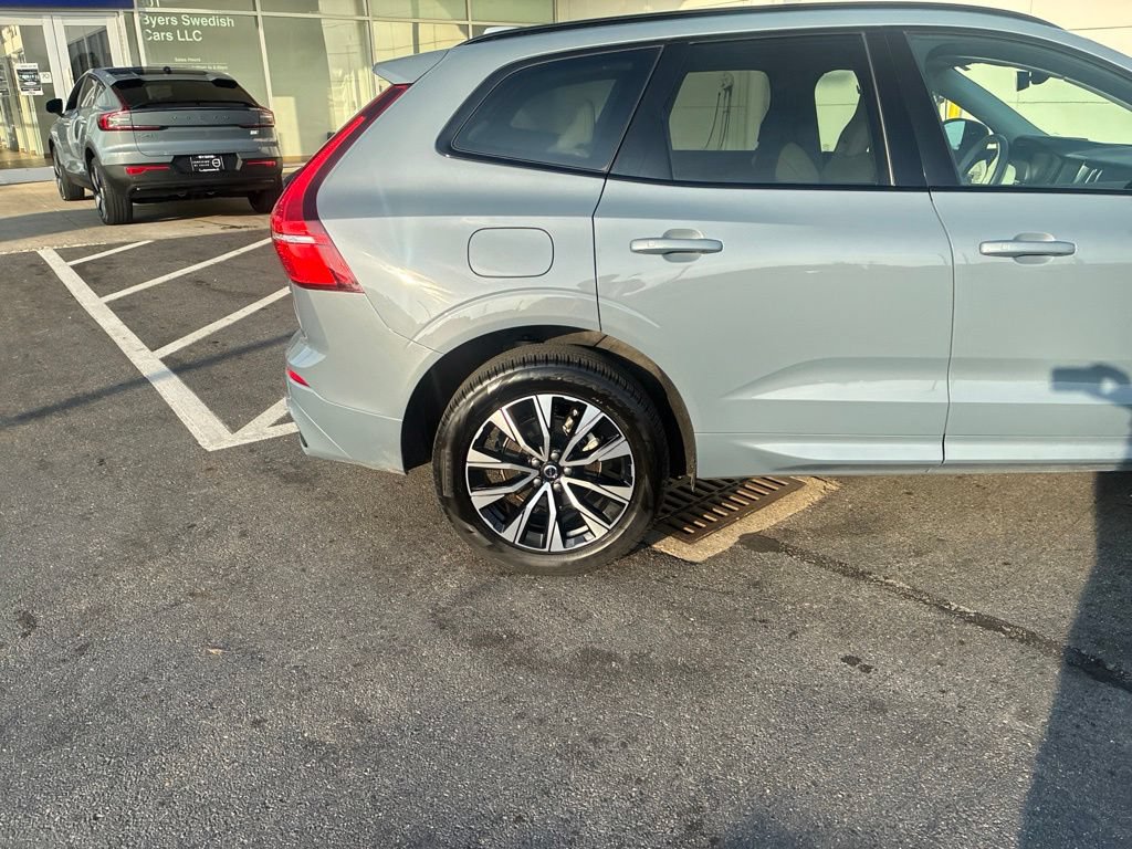 Certified 2024 Volvo XC60 B5 Core w/ Climate Package AWD/4WD image 3