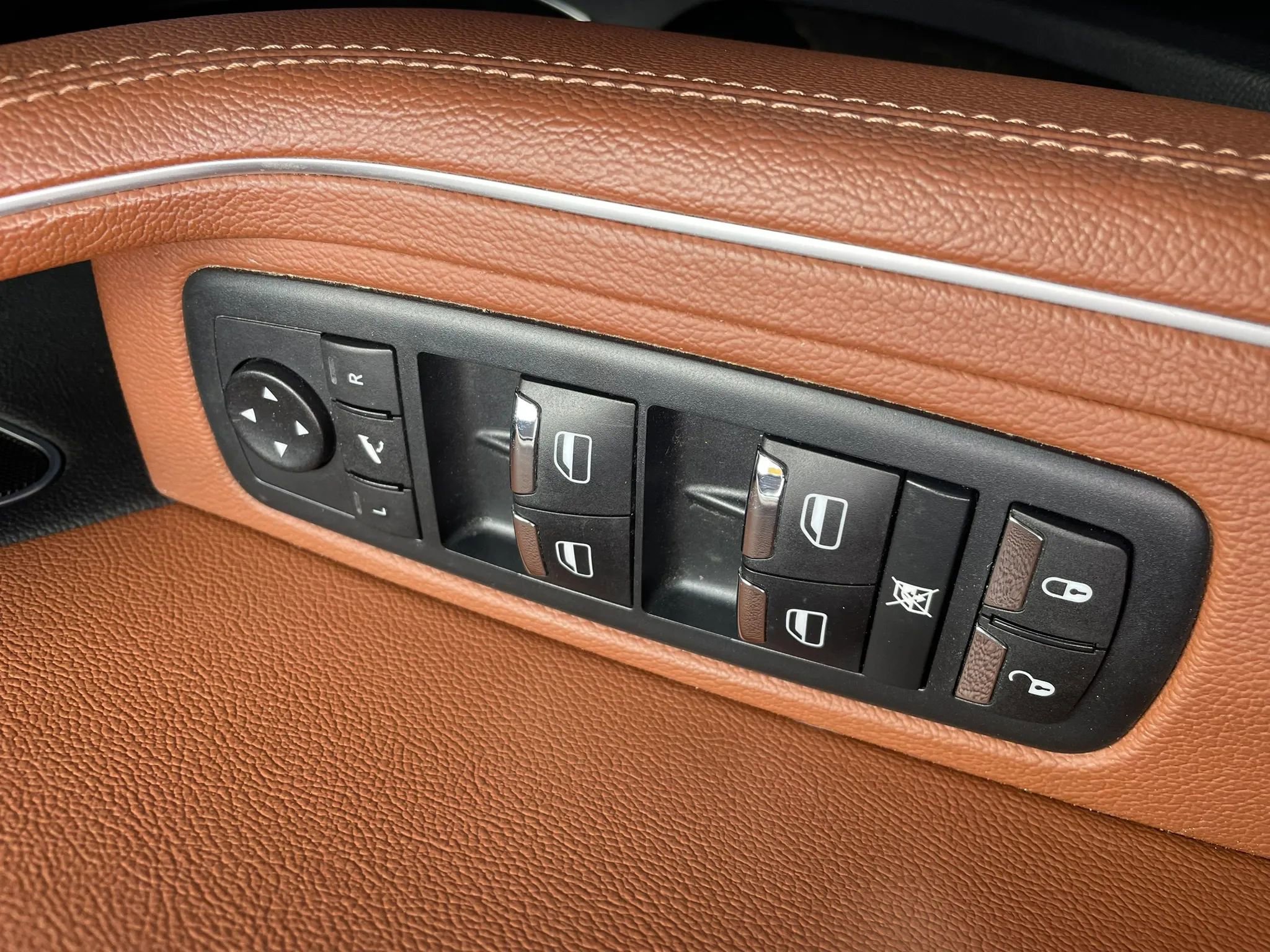 Used 2021 Maserati Levante AWD/4WD image 11