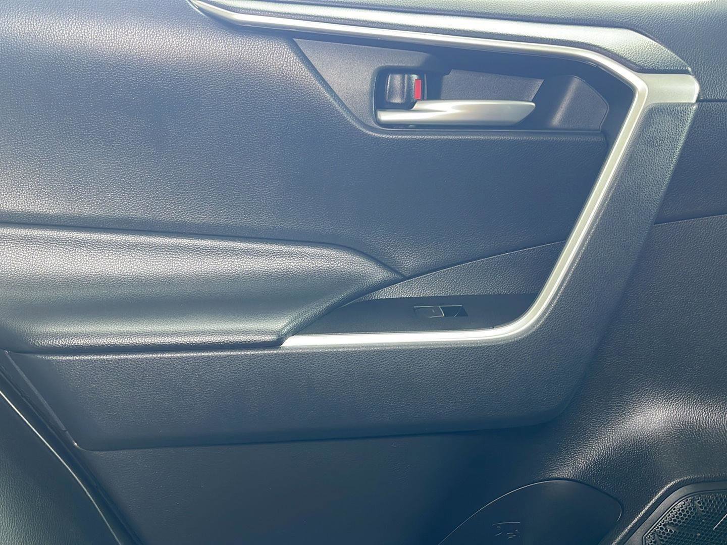 Used 2025 Toyota RAV4 XLE AWD/4WD image 12