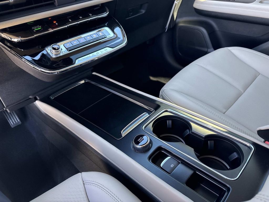 New 2026 Lincoln Corsair Premiere image 23