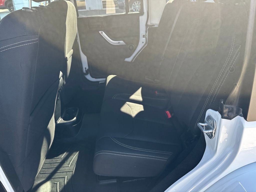 Used 2018 Jeep Wrangler Unlimited Sahara w/ Connectivity Group image 22