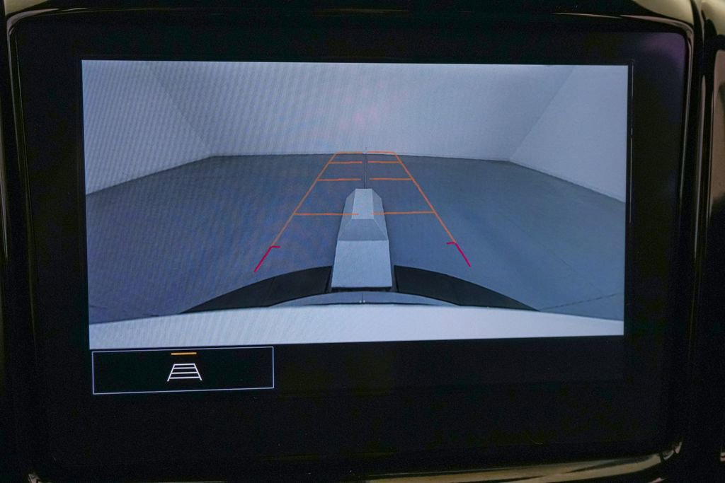 Used 2023 Chevrolet Traverse LT FWD image 16