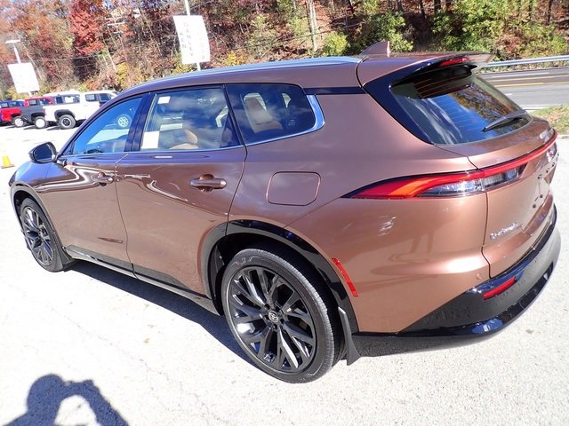 New 2025 Toyota Crown Signia image 6