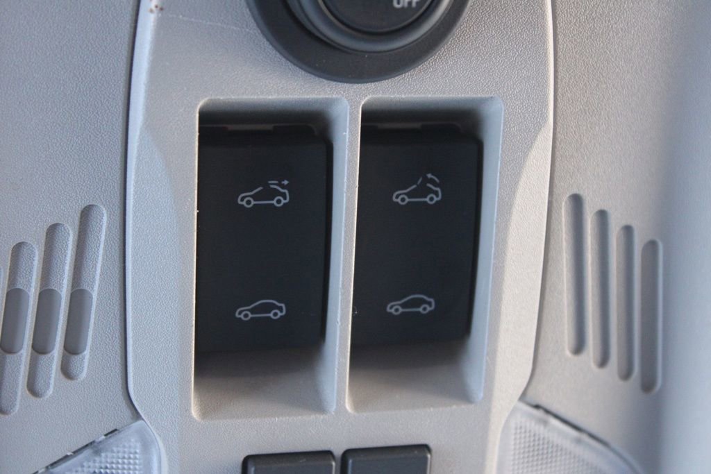 Used 2017 Chevrolet Equinox Premier w/ Enhanced Convenience Package image 40