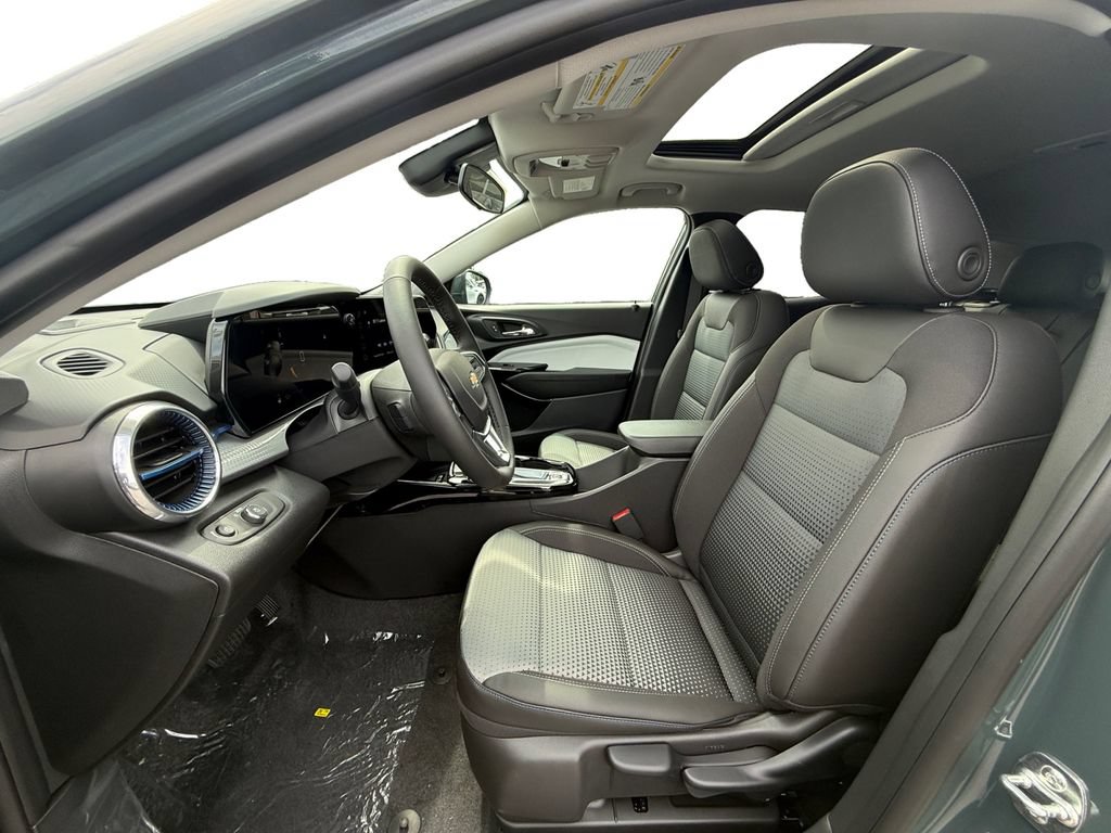 New 2026 Chevrolet Trax LT w/ Sunroof Package FWD image 9
