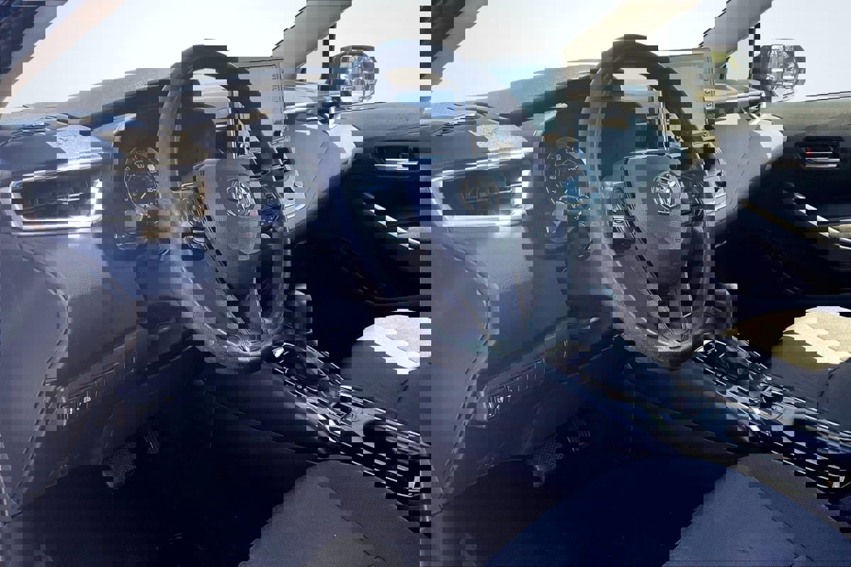 Used 2020 Toyota Corolla LE FWD image 14