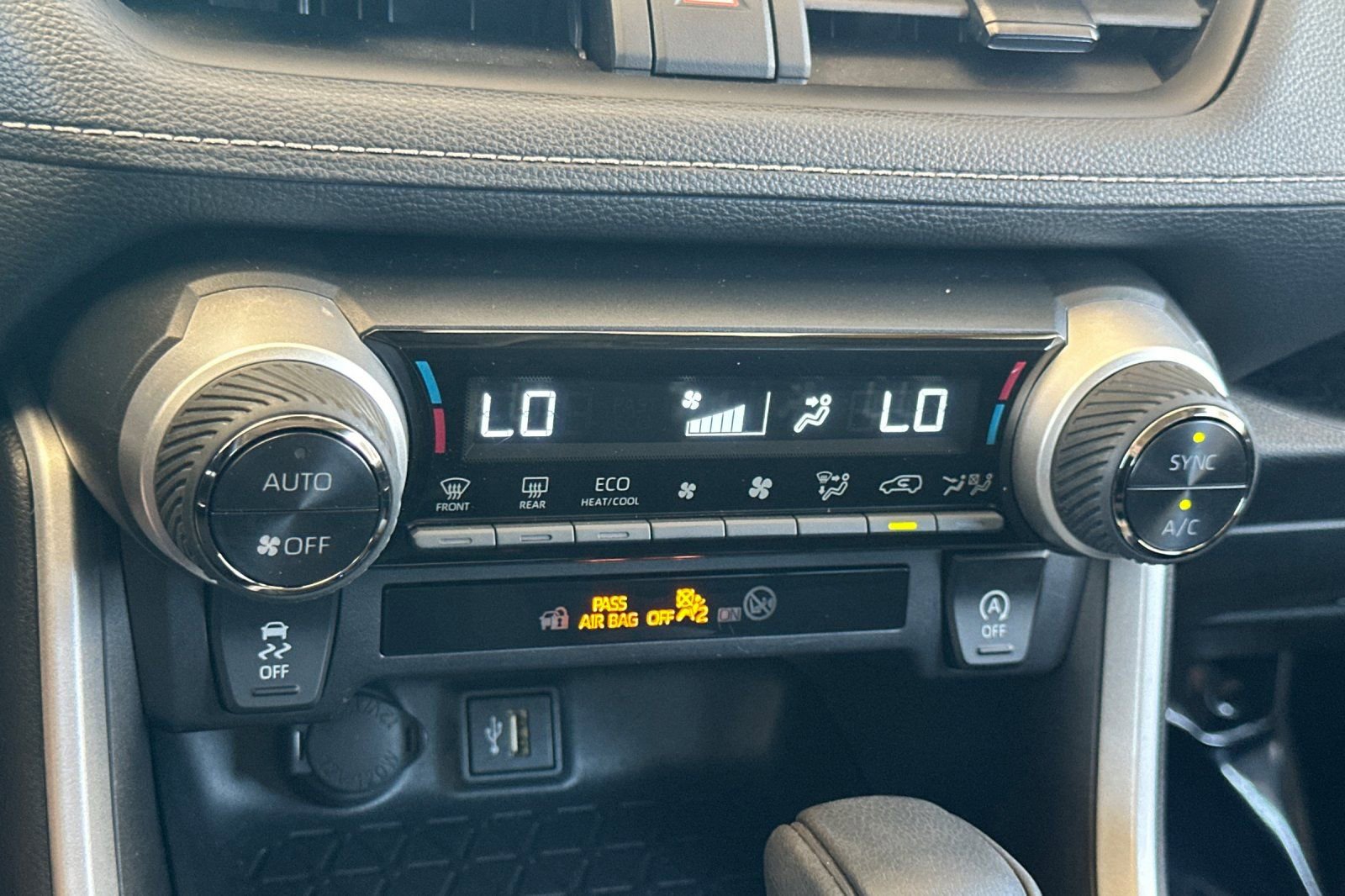 Certified 2025 Toyota RAV4 XLE FWD image 24