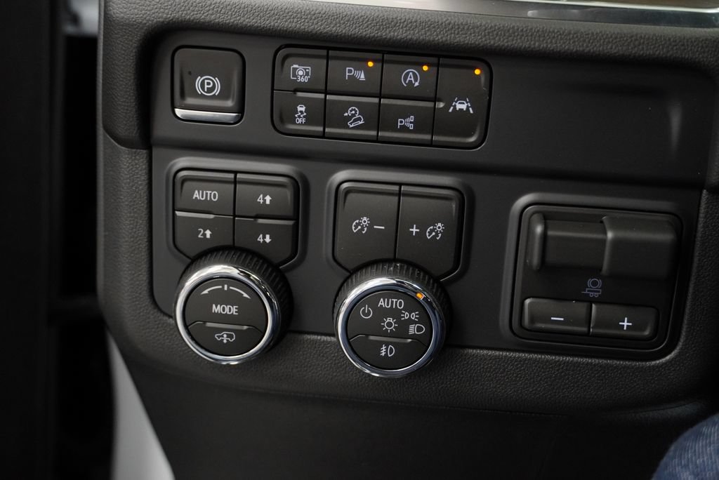 Used 2026 Chevrolet Tahoe High Country AWD/4WD image 23