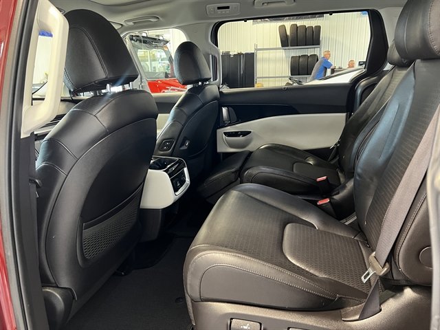Used 2024 Kia Carnival SX Prestige image 14