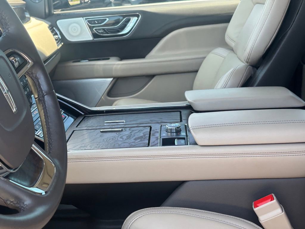 Used 2023 Lincoln Navigator Reserve AWD/4WD image 11