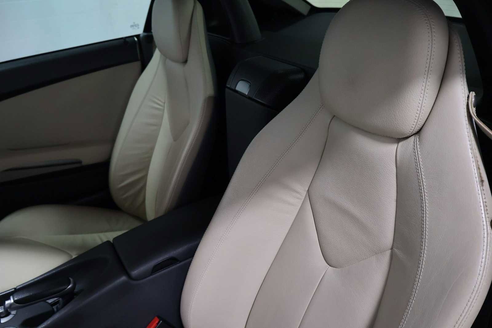 Used 2009 Mercedes-Benz SLK 300 image 17