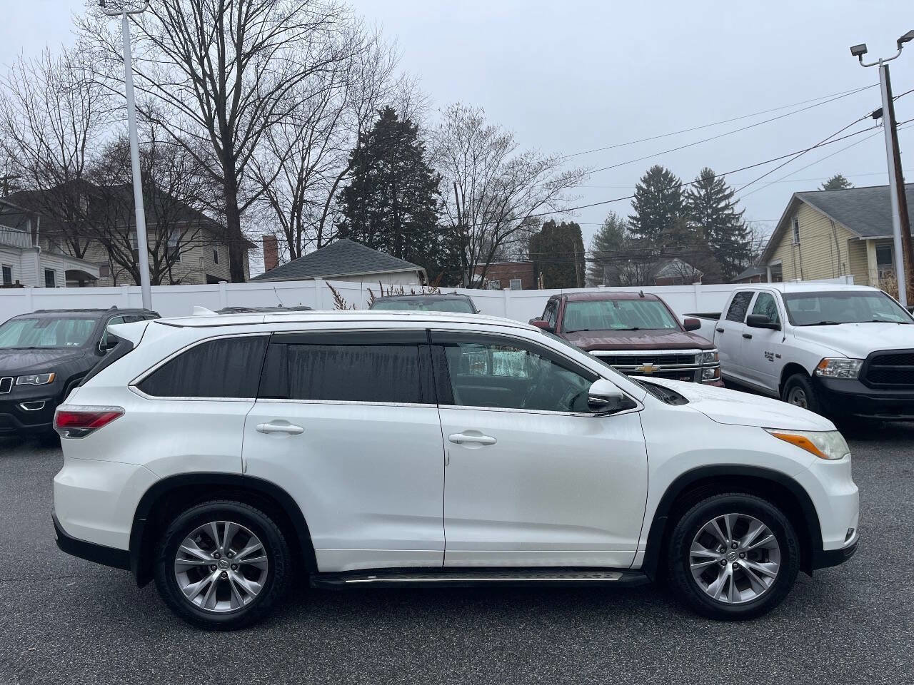 Used 2014 Toyota Highlander Plus AWD/4WD image 7